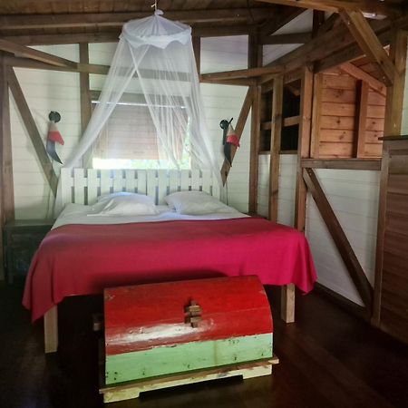Les Bananes Vertes Ecolodges سانت-كلود المظهر الخارجي الصورة
