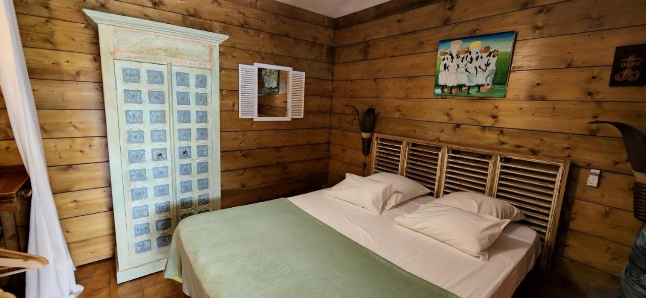 Les Bananes Vertes Ecolodges سانت-كلود المظهر الخارجي الصورة