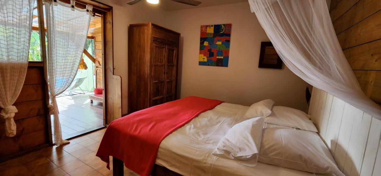 Les Bananes Vertes Ecolodges سانت-كلود المظهر الخارجي الصورة